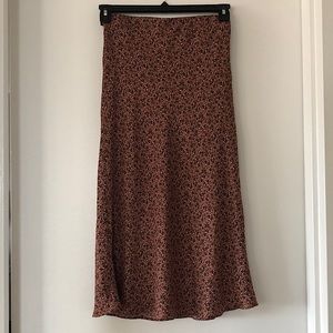 Barely worn, beautiful mauve midi skirt